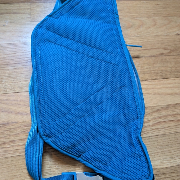 Athleta Excursion Large Belt Bag - Picture 5 of 5